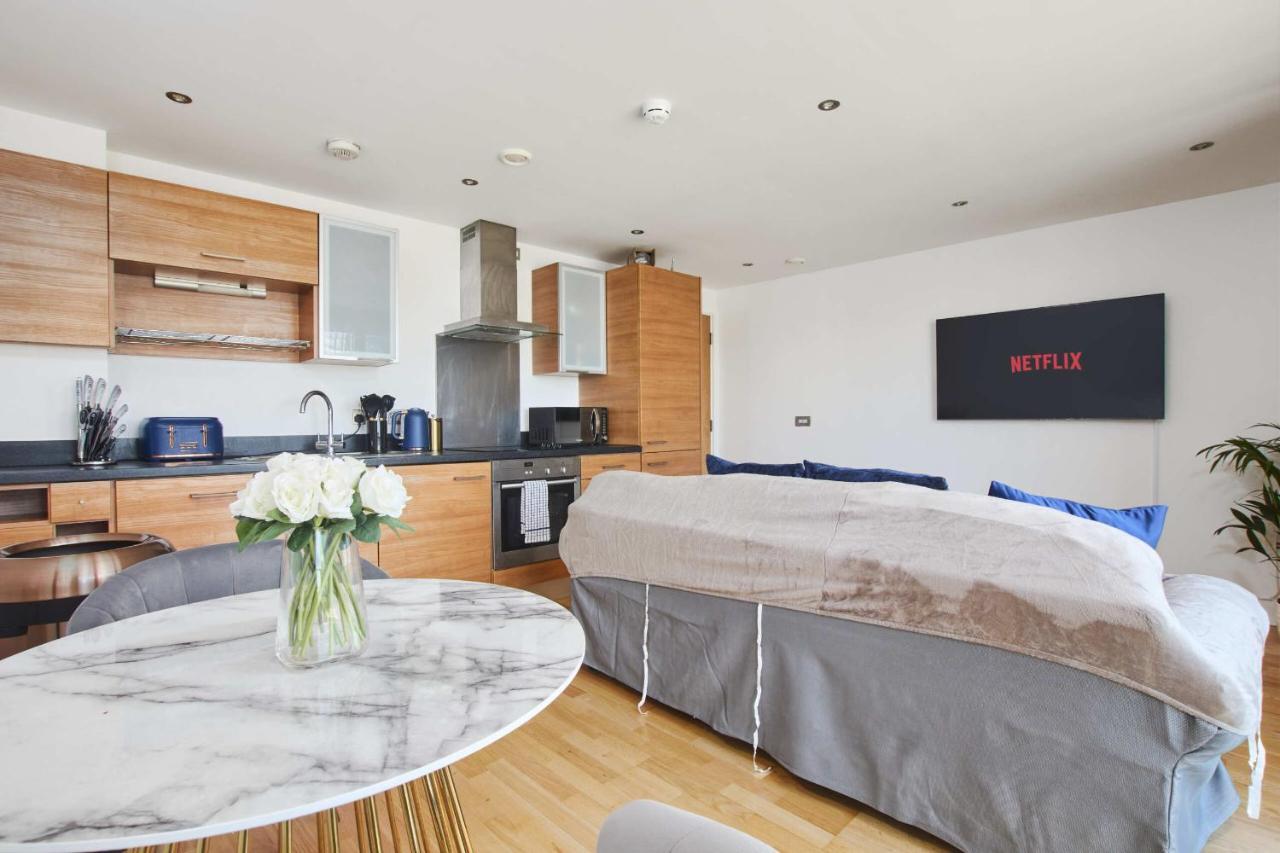 King Deluxe City Apt Large Space& Free Parking! No Balcony Leeds  Exterior foto