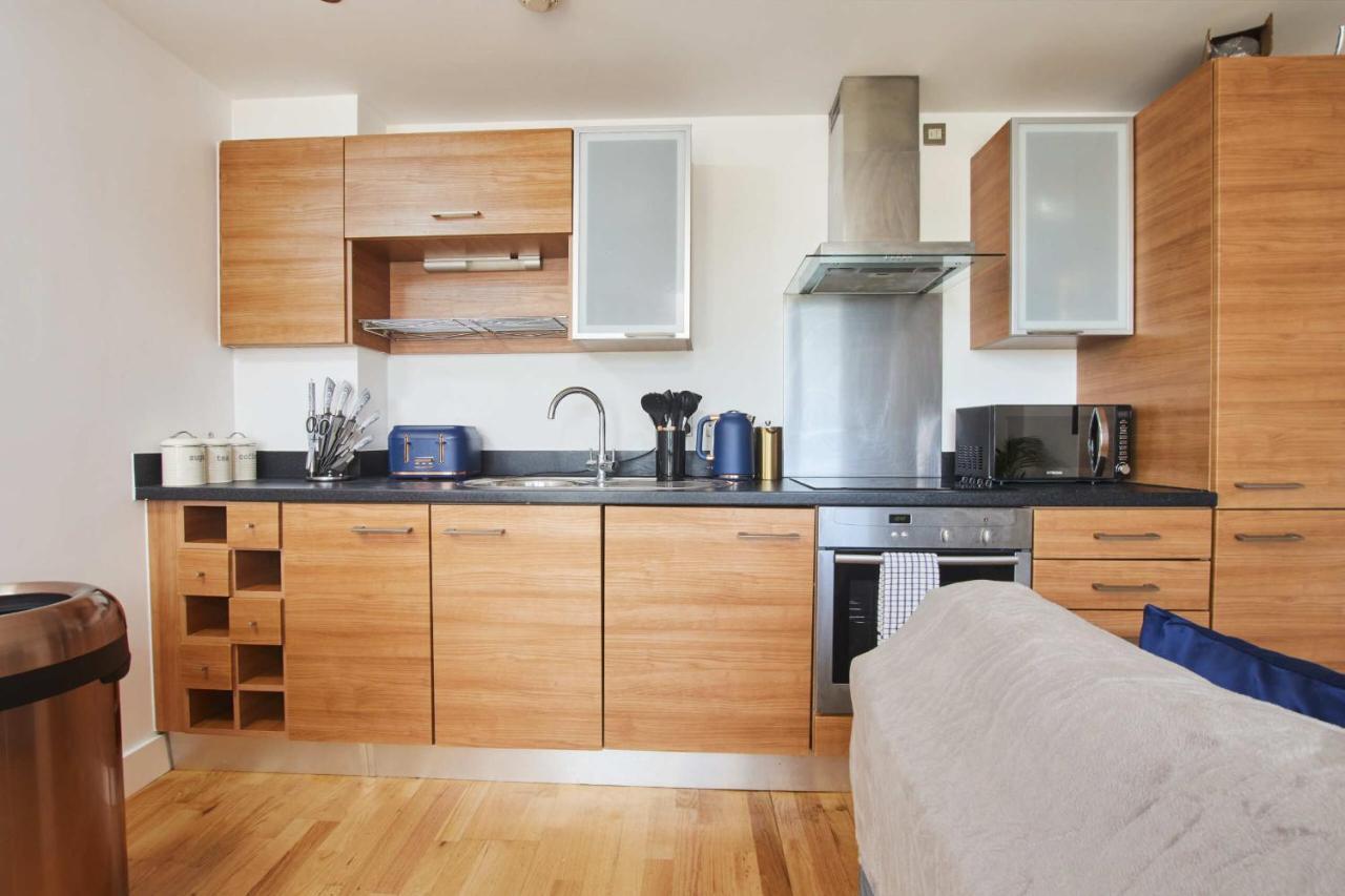 King Deluxe City Apt Large Space& Free Parking! No Balcony Leeds  Exterior foto