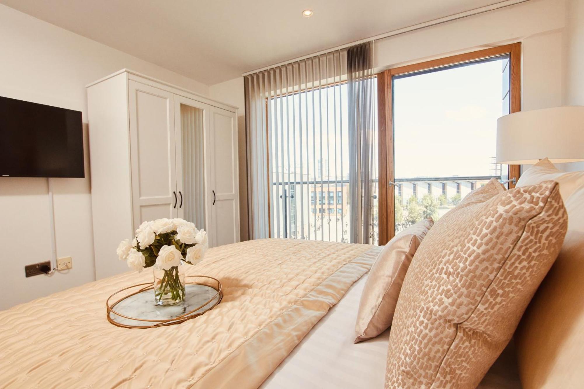 King Deluxe City Apt Large Space& Free Parking! No Balcony Leeds  Exterior foto